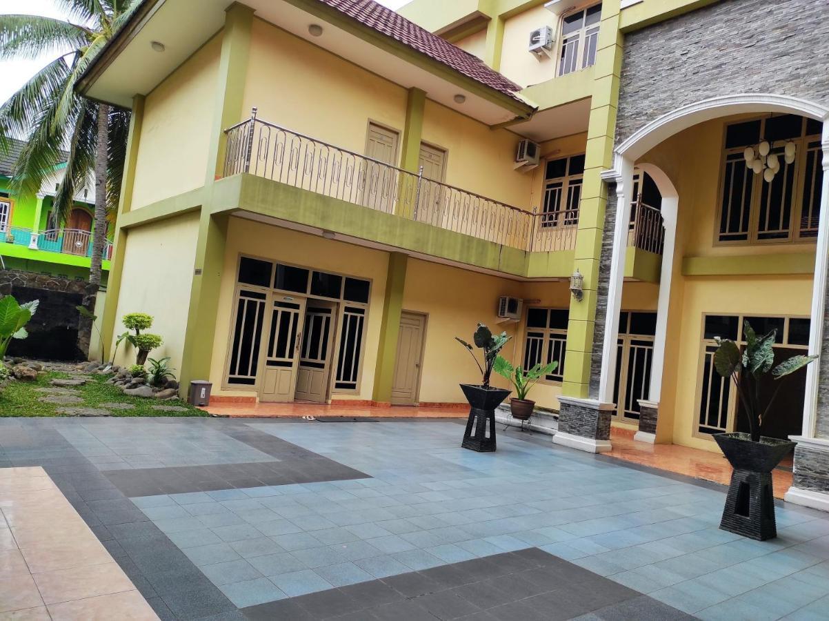 Hotel Randik Sekayu Exteriör bild