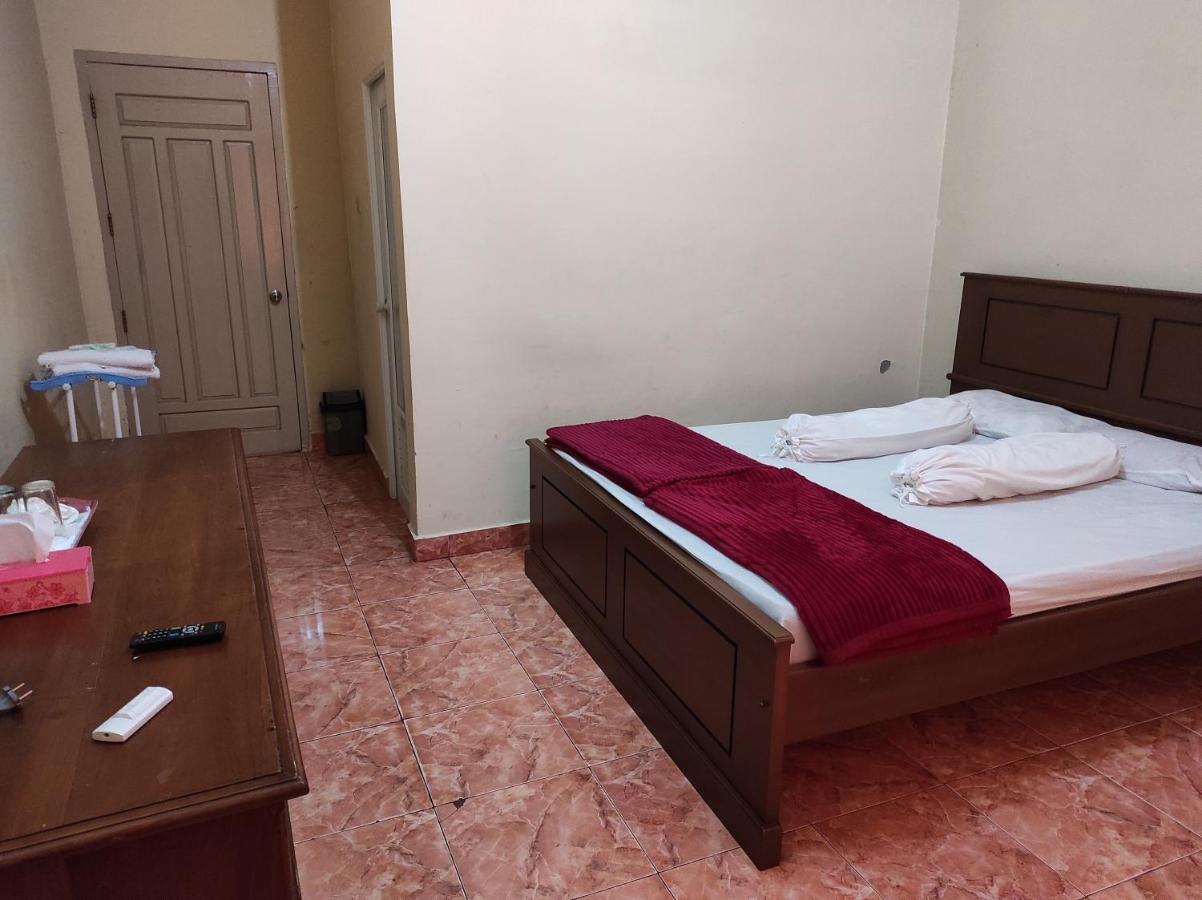Hotel Randik Sekayu Exteriör bild