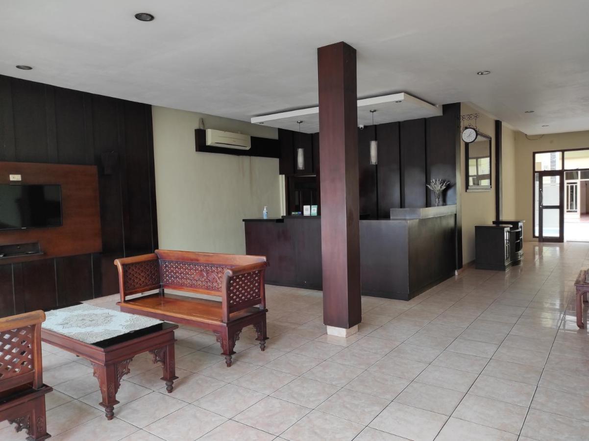 Hotel Randik Sekayu Exteriör bild