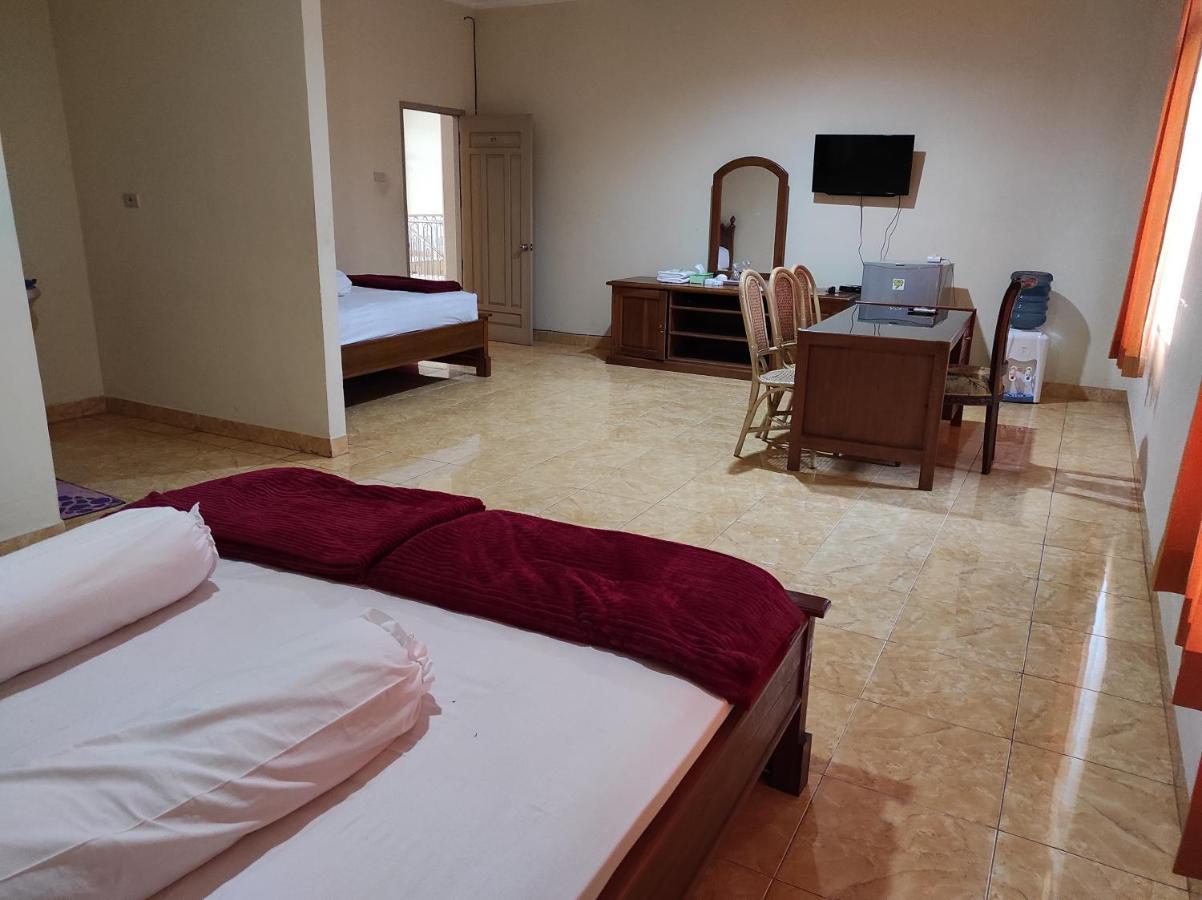 Hotel Randik Sekayu Exteriör bild